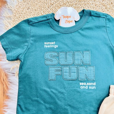 Conj. Camiseta Sun Fun e Bermuda em Moletinho - Verde e Areia